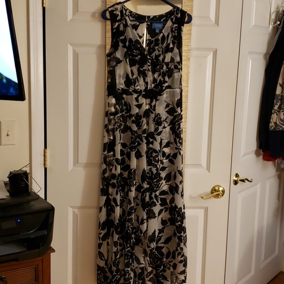 Dress - Picture 2 of 5